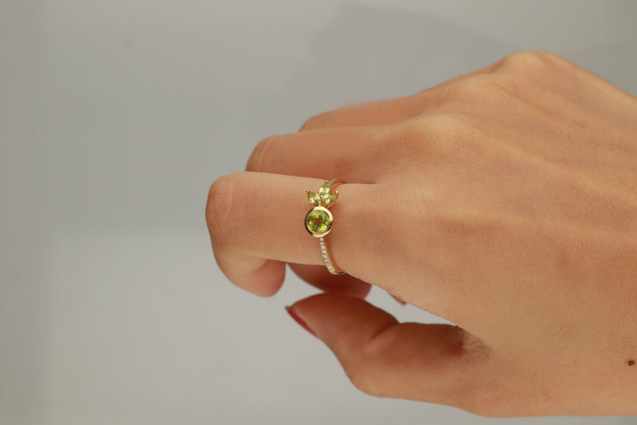 Gwen 14K Yellow Gold Round-Cut Manchurian Peridot Ring