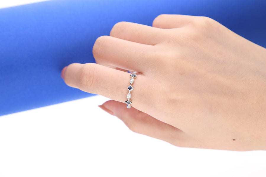 18K White Gold Square-Cut Blue Sapphire Ring